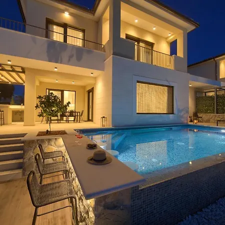 Luxury Lord And Lady Villa