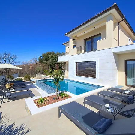 Luxury Lord And Lady Villa