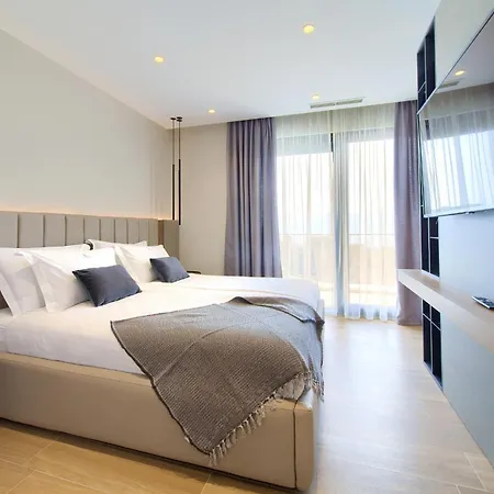 Luxury Lord And Lady Villa *