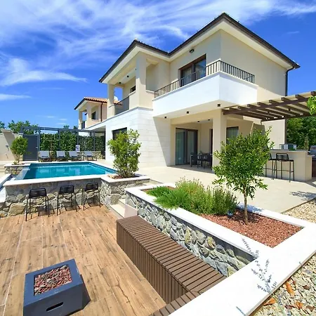 Luxury Lord And Lady Villa