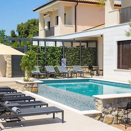 Luxury Lord And Lady Villa *