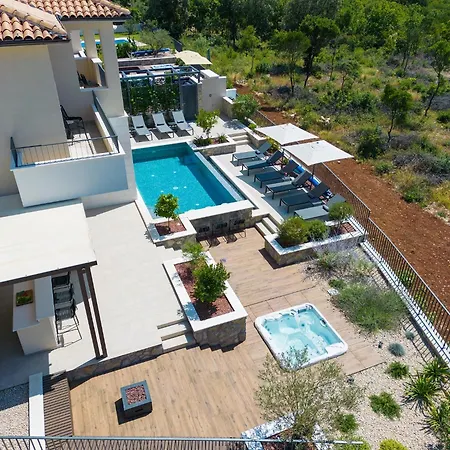 Luxury Lord And Lady Villa