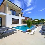 Villa Luxury Lord And Lady