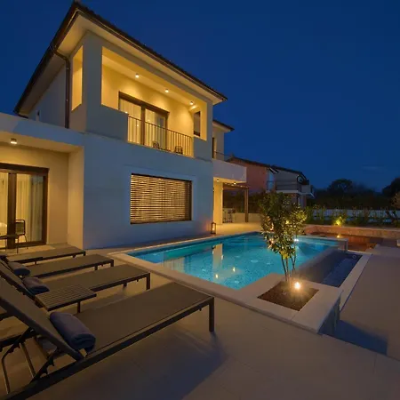 Luxury Lord And Lady Villa Pinezići
